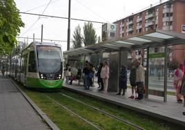 Los sindicatos desconvocan las huelgas en el tranvía de Vitoria