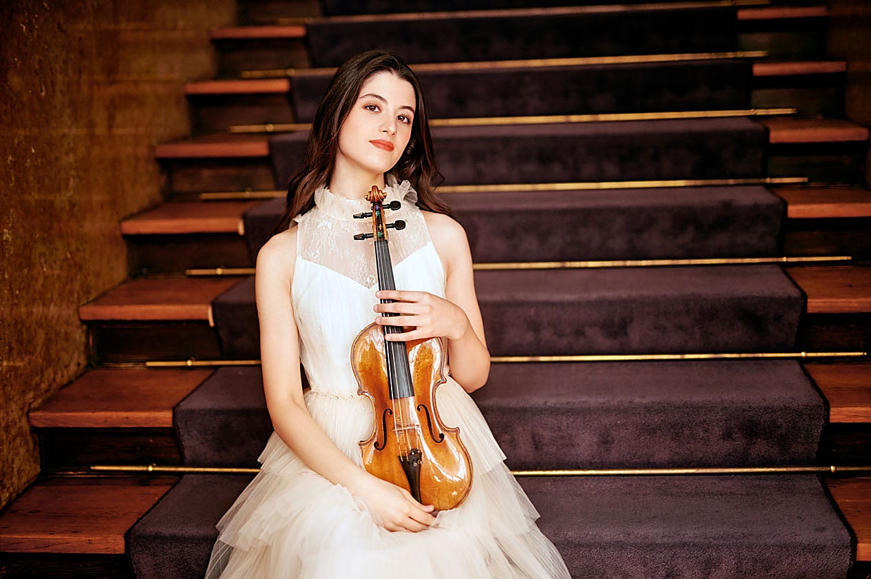 La violinista granadina que deslumbra al mundo con solo 20 años