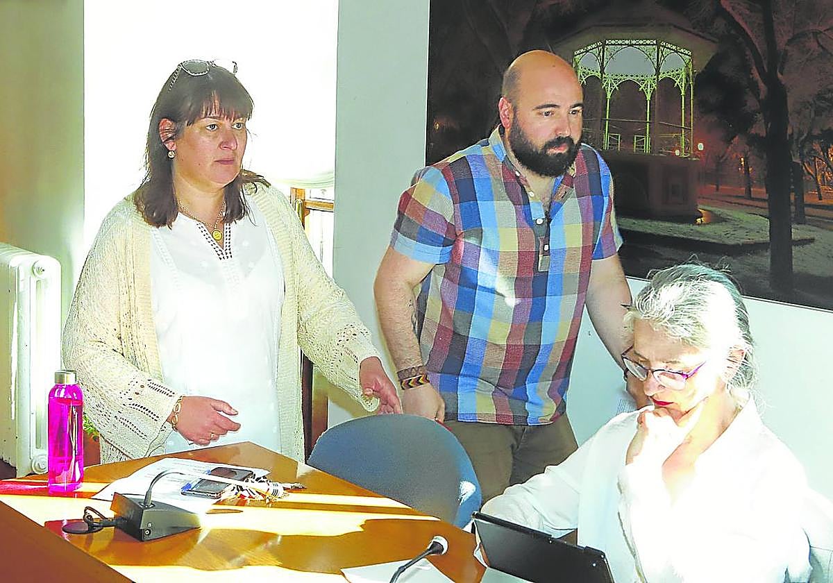 Ferreras y Ubieto en uno de los últimos plenos municipales.