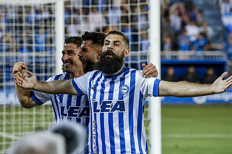 Villalibre celebra el gol de la sentencia al Eibar.