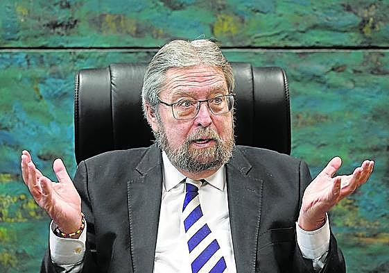 El Ararteko, Manu Lezertua, tomó posesión de su cargo en 2015 y fue reelegido en 2021.