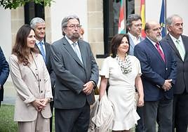El Ararteko, entre Bakartxo Tejeria, presidenta del Parlamento vasco, y Despina Chatzivassiliou-Tsovilis, secretaria general de la Asamblea Parlamentaria del Consejo de Europa.