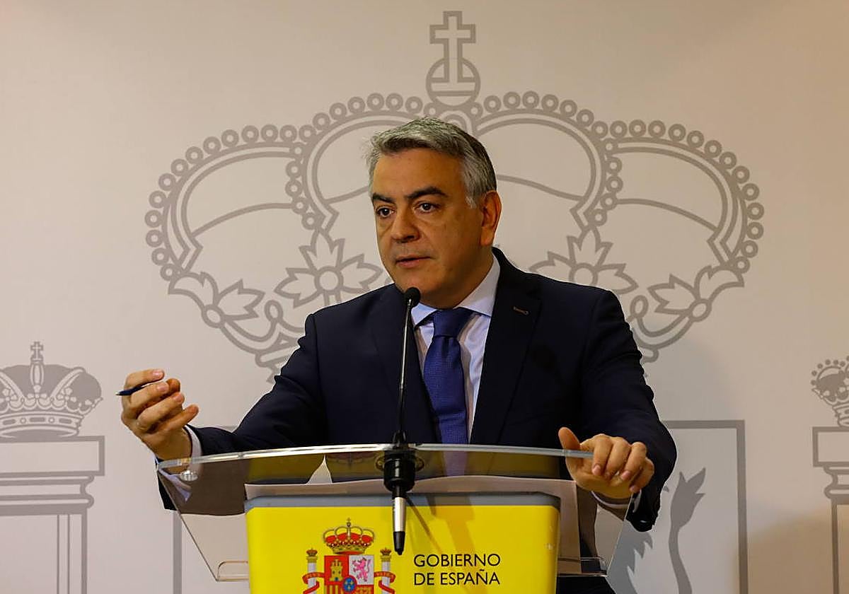 Javier de Andrés, en una rueda de prensa durante su etapa como delegado del Gobierno.