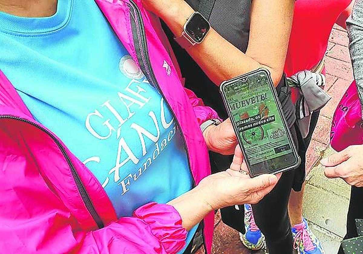 Los mensajes de móvil advirtieron del aplazamiento.