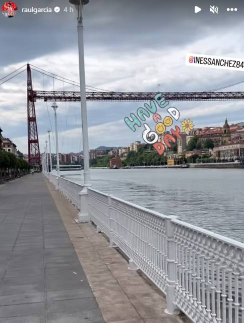 (13/06/2023) Raúl García no para. Ayer salió en bici y hoy ha corrido por la ría junto a su pareja, Inés Sánchez. «Que tengáis un buen día», ha deseado.