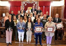 Imagen del recuerdo entregado a la Corporación.