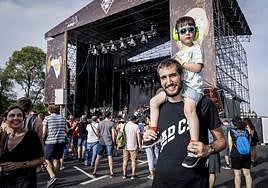 Padre e hijo minutos antes de que arrancara Morgan Wade en el ARF la pasada edición.