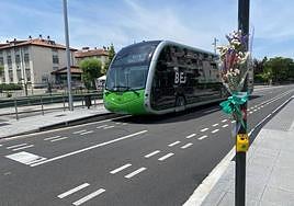 El BEI pasa por la calle donde ocurrió el fatal accidente el martes.