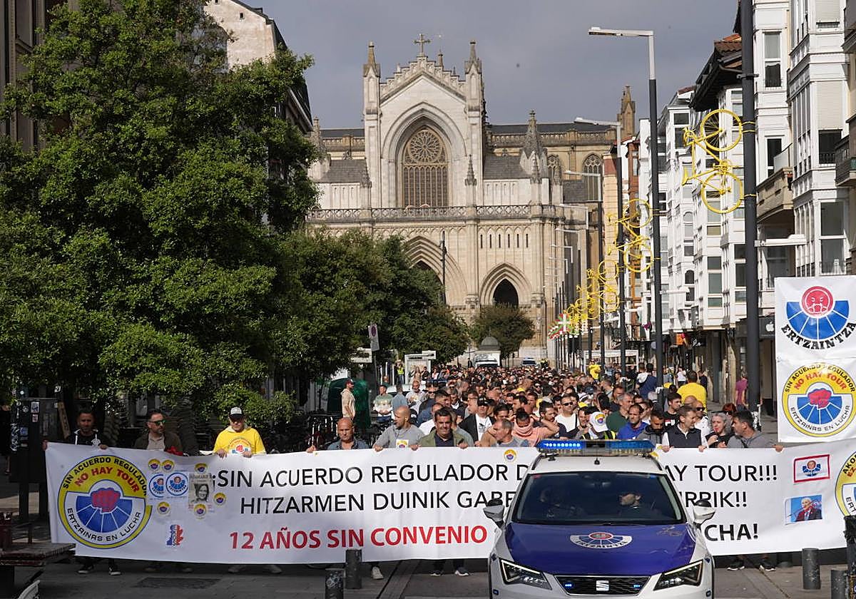 2.500 ertzainas redoblan su presión al Gobierno vasco a quince días del Tour