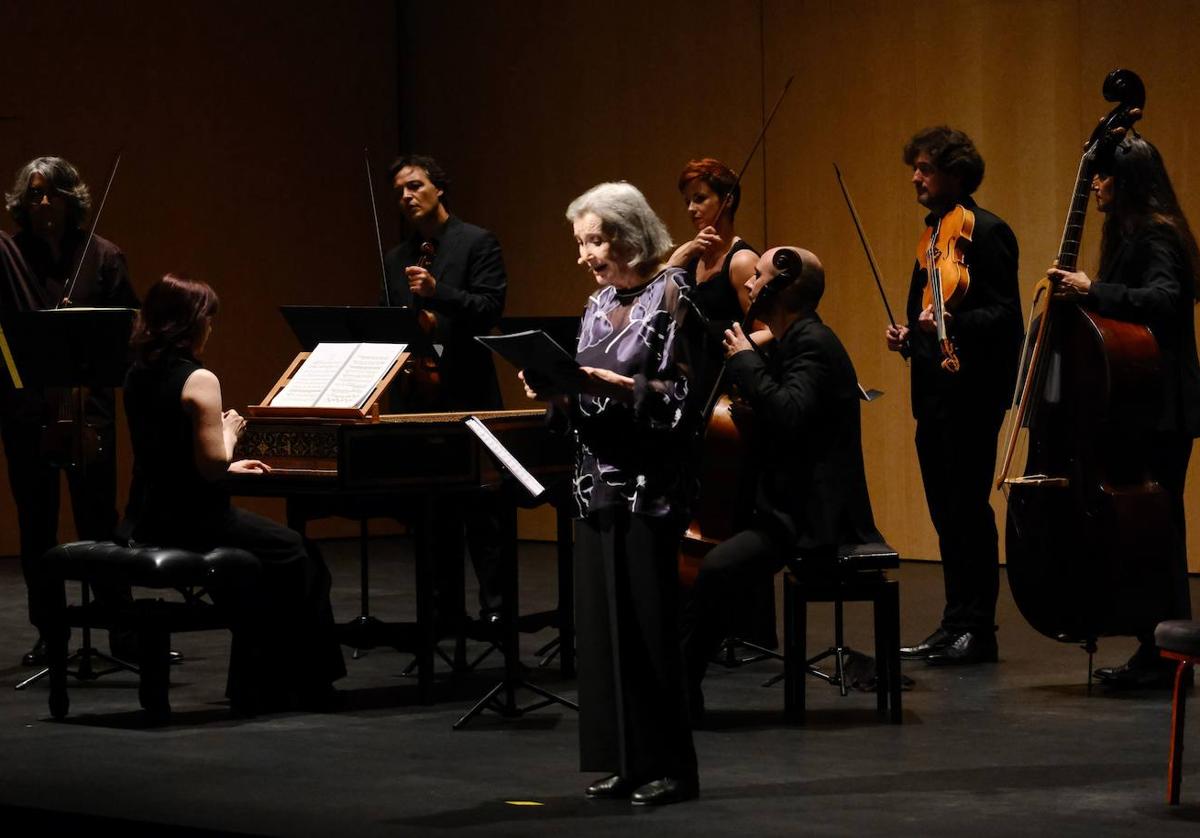 Núria Espert participa en un concierto-recital junto a La Tempestad.