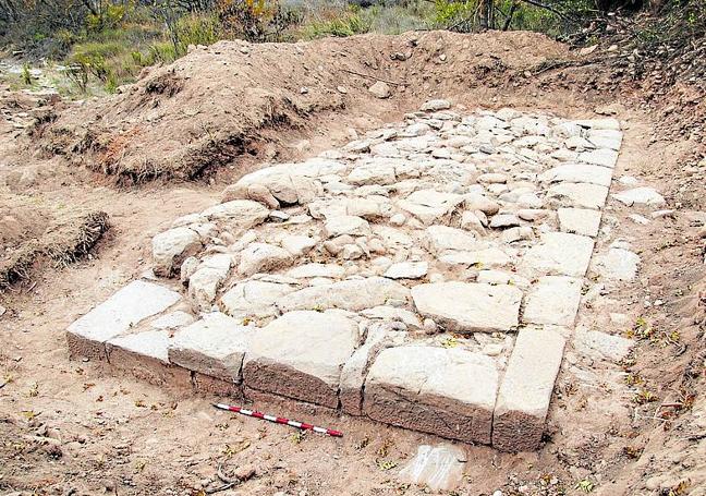 Uno de los apoyos excavados por los arqueólogos de Qark.