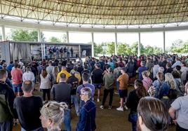 Los trabajadores de la planta de Vitoria se reunieron en dos asambleas celebradas el jueves bajo la cúpula del aparcamiento del Buesa Arena.