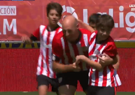 Así se las gastan los alevines del Athletic: bicicleta y golazo en compañía de Toquero