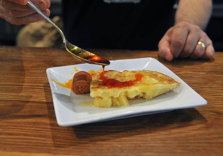 Tortilla manchada del Deportivo Alavés.