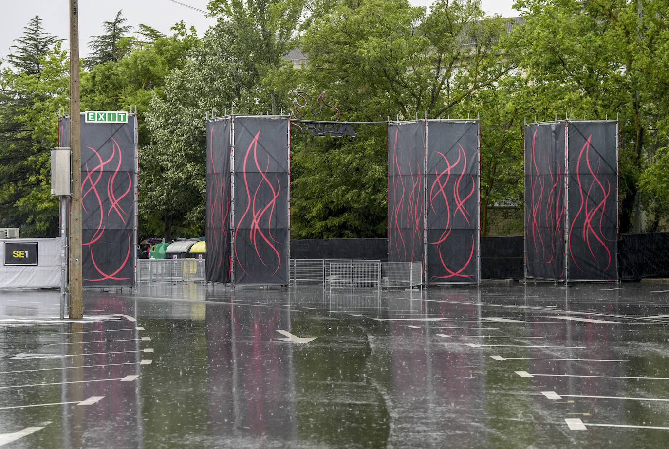 La tormenta retrasa la apertura de puertas del Azkena y cancela varios conciertos