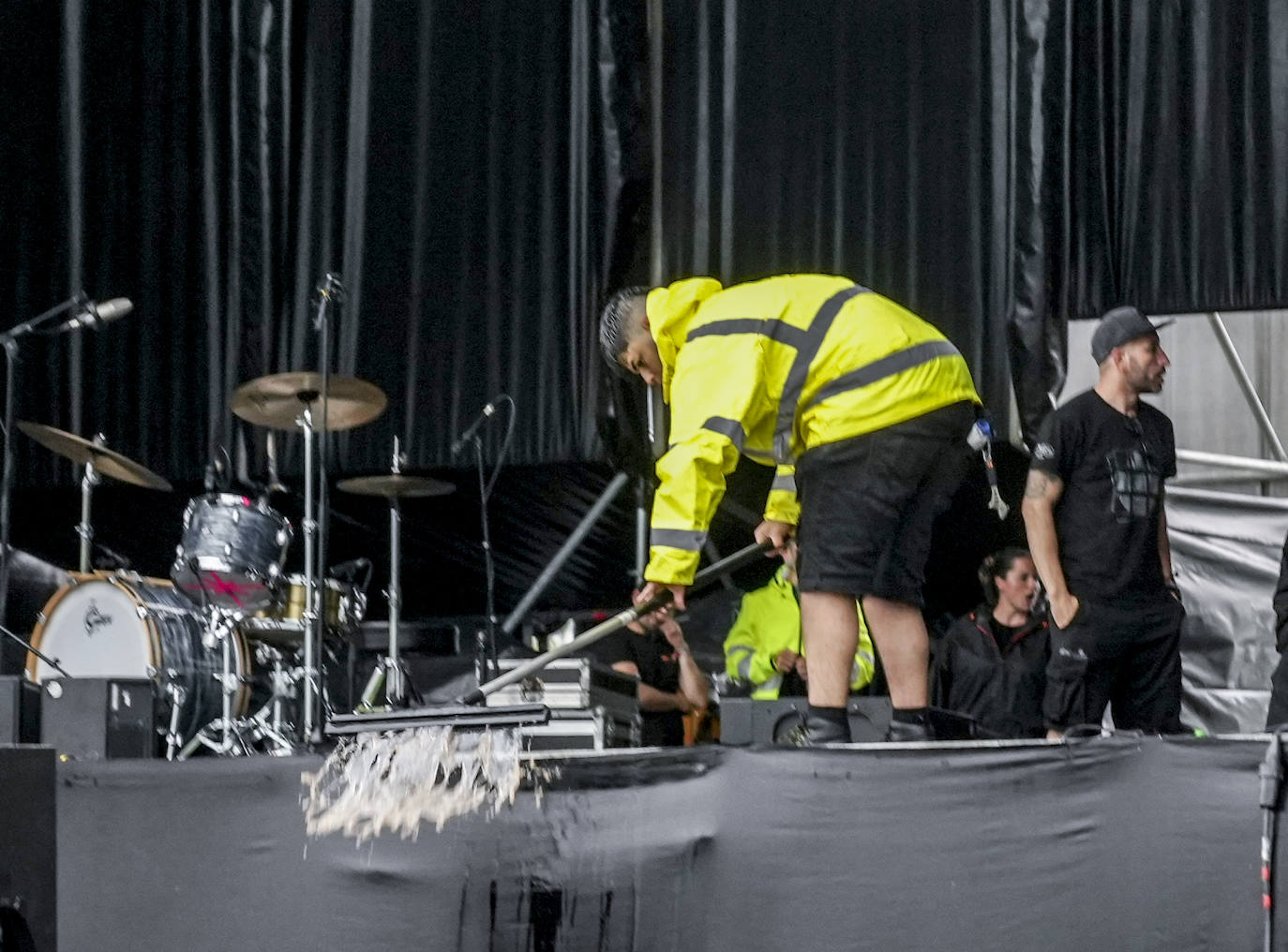 La tormenta retrasa la apertura de puertas del Azkena y cancela varios conciertos