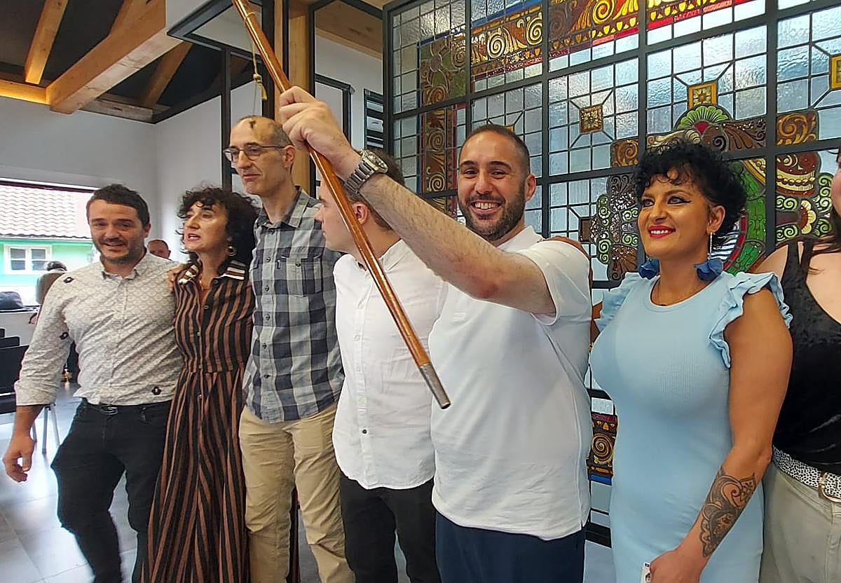 Asier Larrauri ha recuperado la makila de Bermeo para EH Bildu.