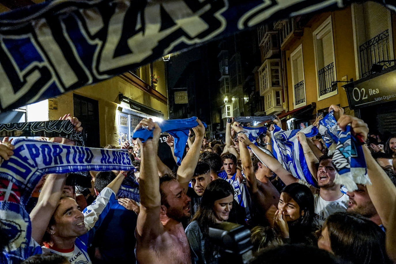 Las mejores fotos de la celebración del ascenso del Alavés en Vitoria