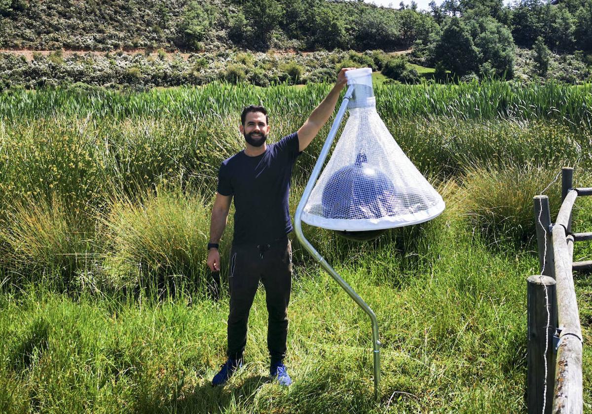 Mikel González durante uno de sus trabajos de campo.