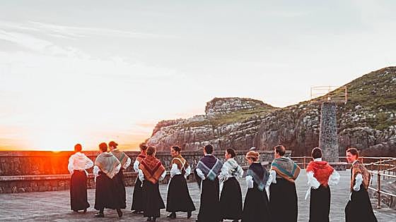 Lekeitio baila con sus tradiciones