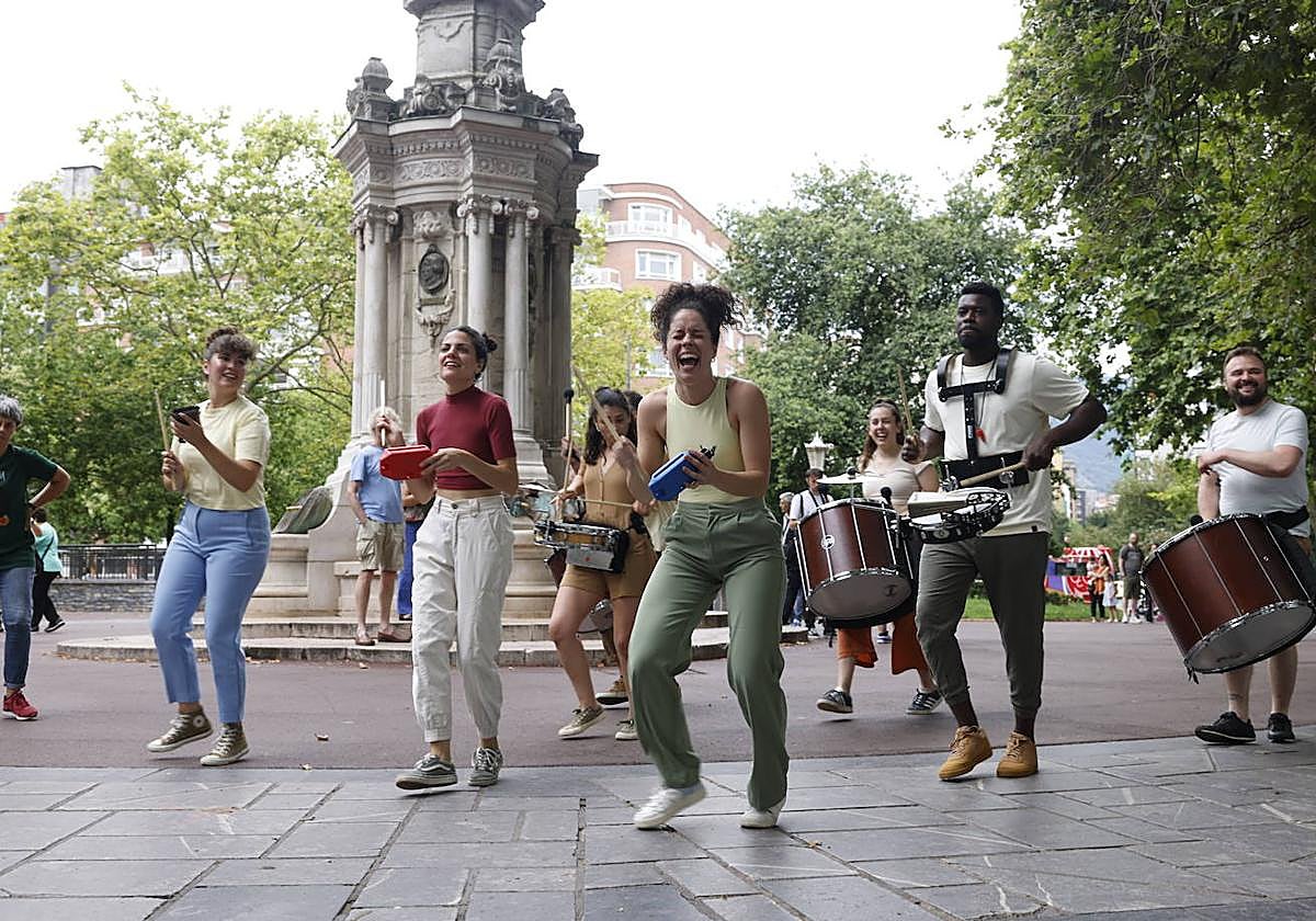 La compañía catalana Sound De Secà guió a los responsables municipales por las distintas propuestas que ofrece el parque.