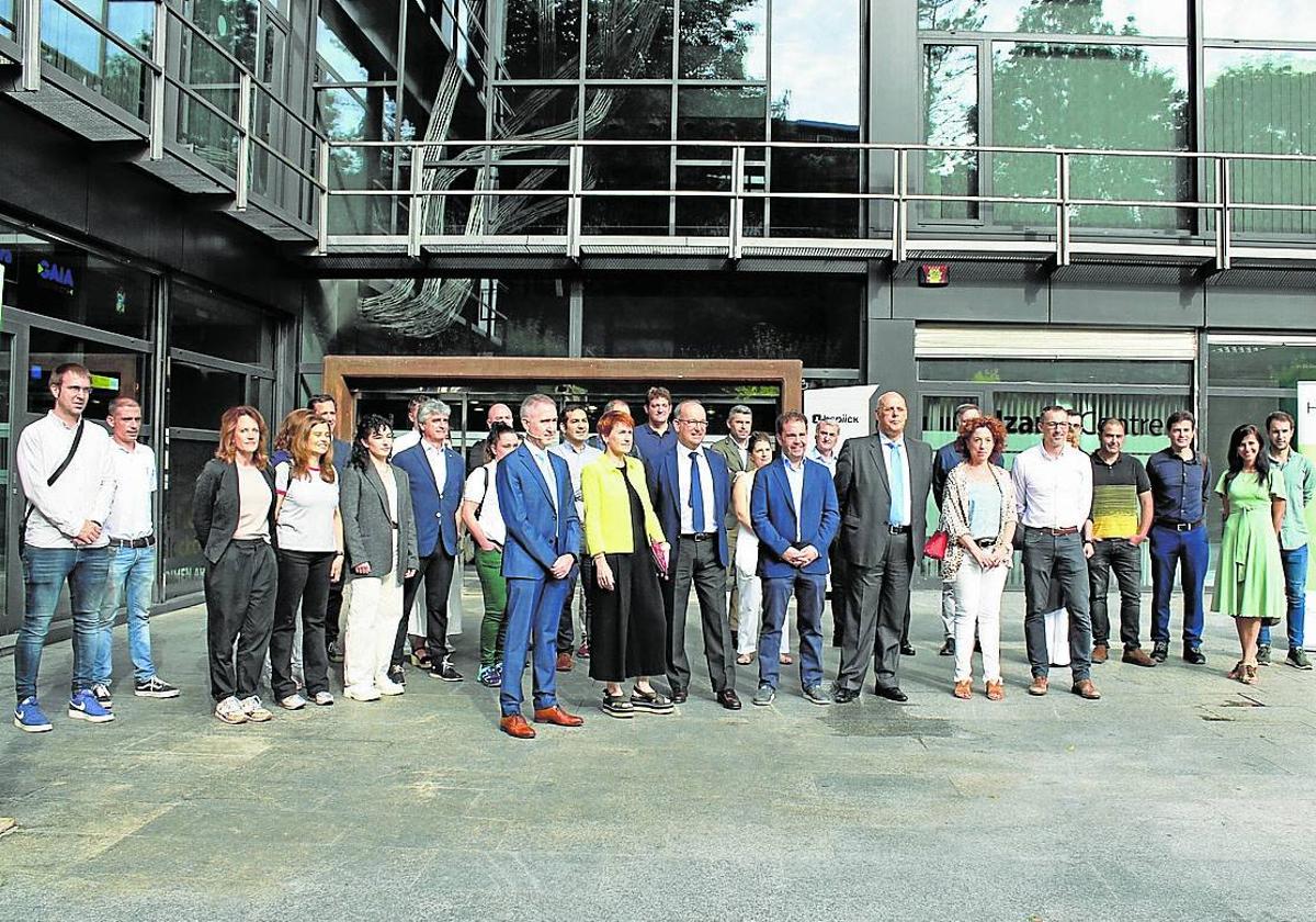 Representantes de empresas, agentes, SPRI e Innobasque participaron en el acto que se celebró en Ermua.