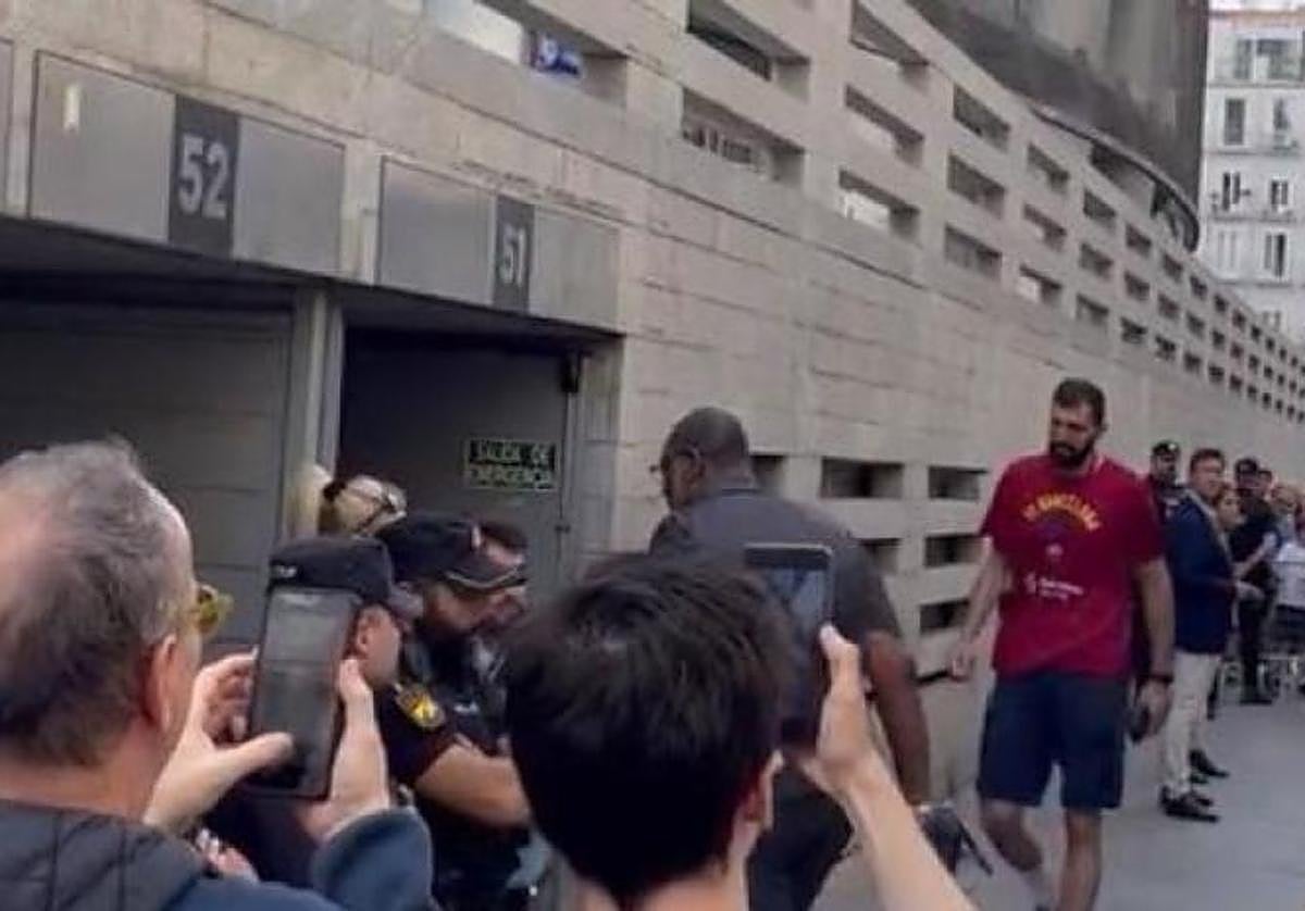 El Barça denuncia insultos racistas a su llegada a la cancha del Real Madrid