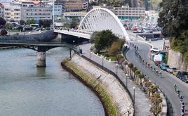 El pelotón pasará por el puente de Santiago Calatrava de Ondarroa.