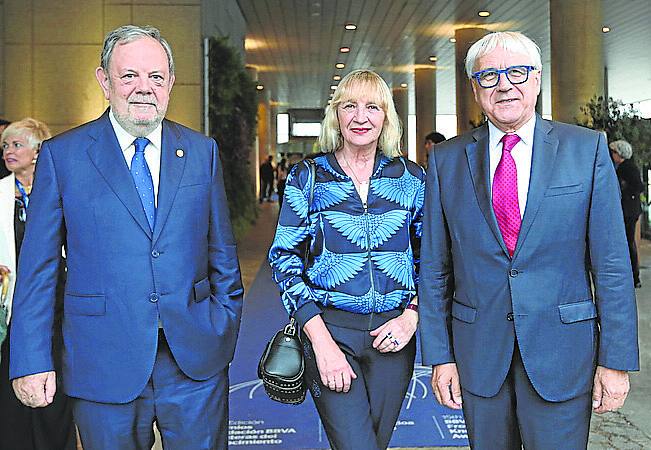 Pedro Azpiazu, Maite Lozano y Vicente Reyes. 