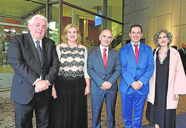 Javier Oleaga, Teresa Laespada, Andoni Aldekoa, Asier Abaunza e Ibone Bengoetxea.