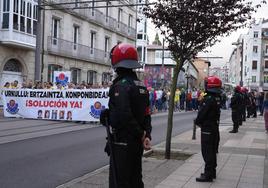 Los ertzainas se manifiestan este jueves de nuevo por el centro de Vitoria.