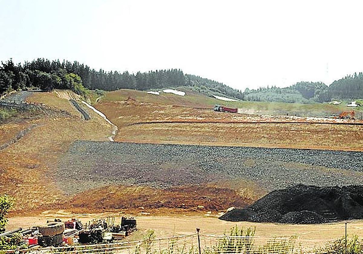 Imagen de los trabajos de estabilización que se desarrollaron en 2021 en el vertedero.