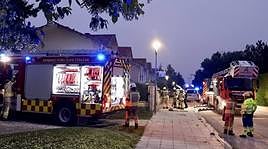 Los bomberos han acudido a Alegría-Dulantzi para sofocar el fuego.