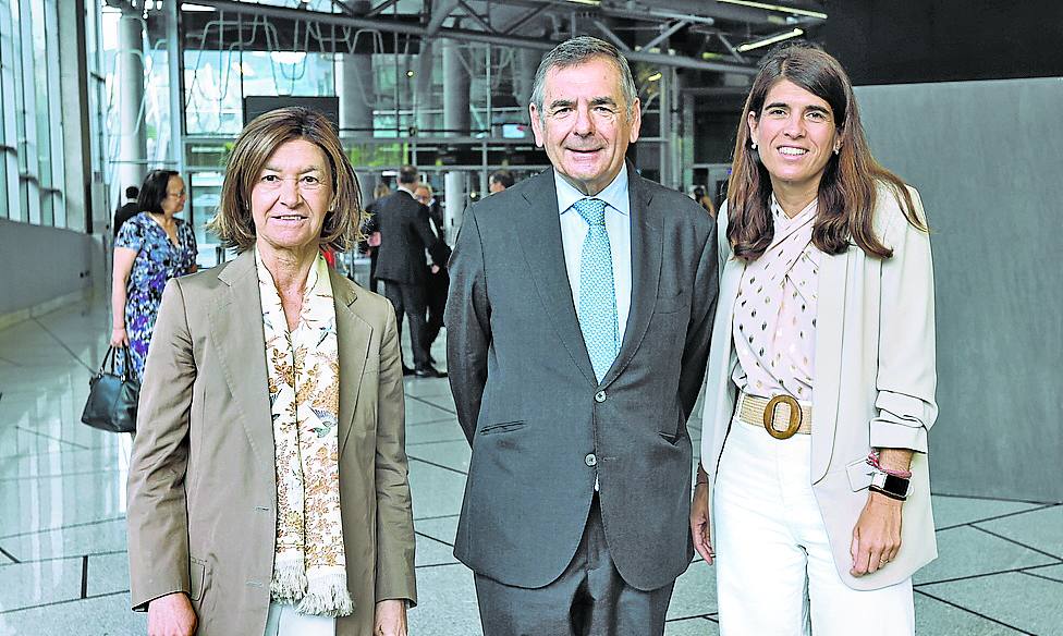 Ana Beobide, Agustín Garmendia y Naiara Tobalina. 