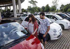 Coches nuevos, de kilómetro cero y segunda mano se ofertan en horario ininterrumpido de 11.00 a 20.30 horas.