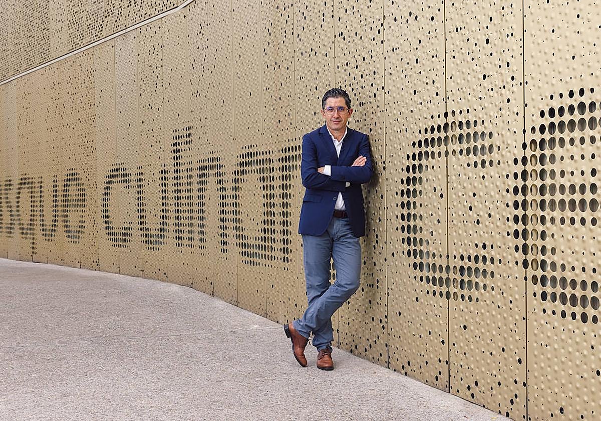 El director general del Basque Culinary Center afirma que el campus dedicado al vino y otras bebidas que llevarán a cabo en Rioja Alavesa y Vitoria será de referencia «internacional».