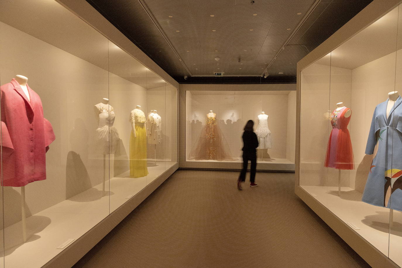 El Museo Balenciaga expone la primera antología del diseñador Josep Font