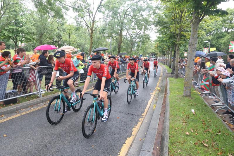 Bilbao descorcha la fiesta del Tour con la presentacion de equipos