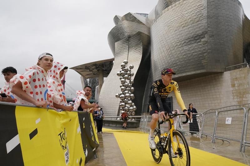 Bilbao descorcha la fiesta del Tour con la presentacion de equipos