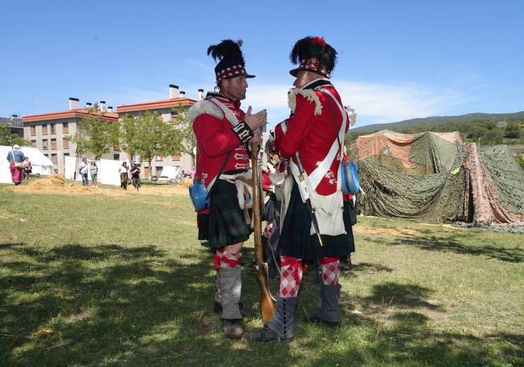 Dos escoceses en la recreación de Nanclares de la Oca.