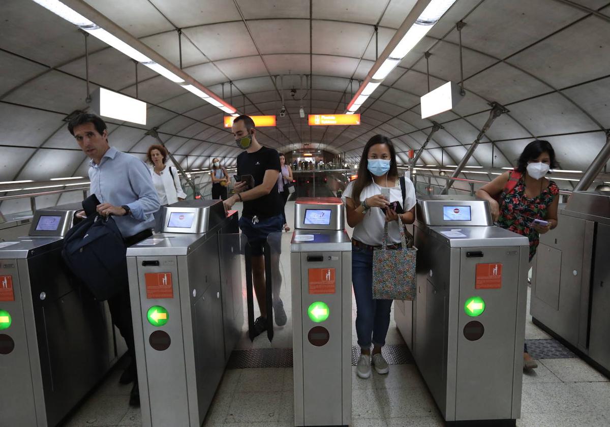 Metro Bilbao llama a sus usuarios a renovar el abono mensual antes del sábado para no perder la tarifa reducida