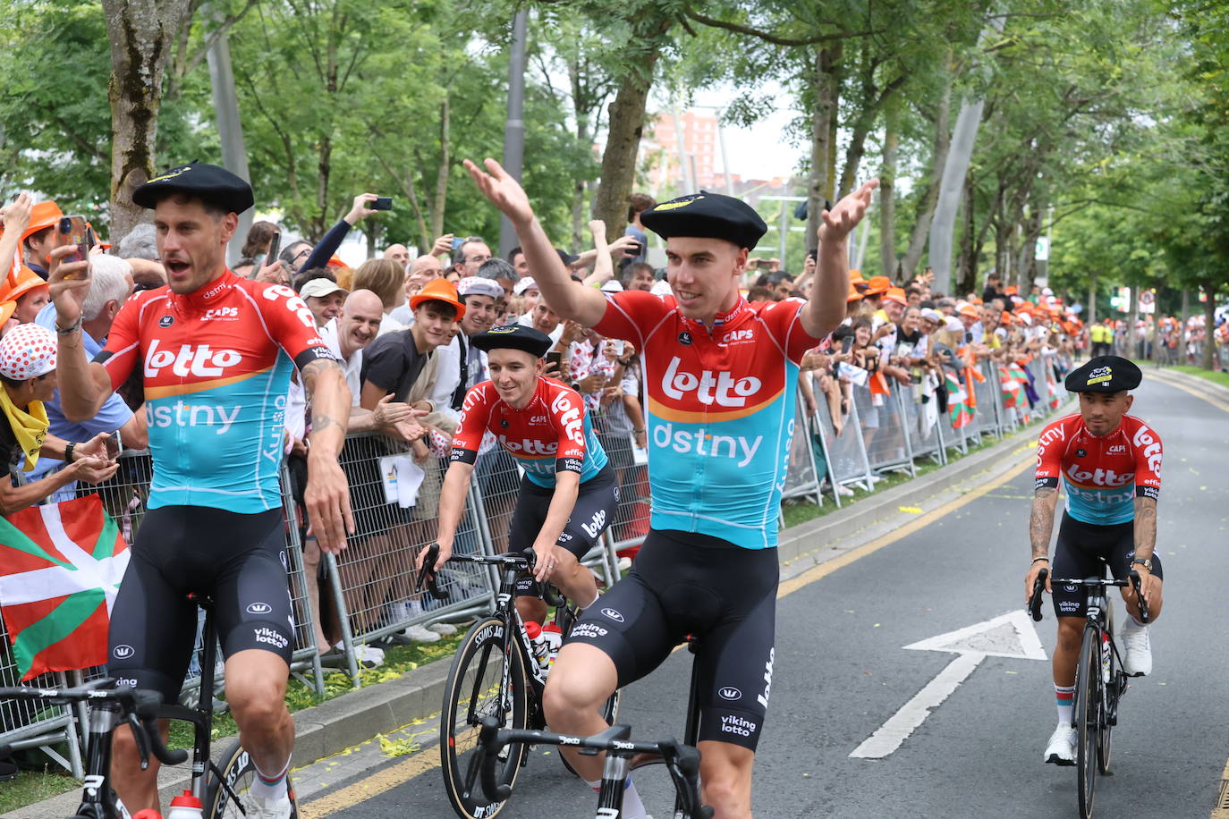 Bilbao descorcha la fiesta del Tour con la presentacion de equipos