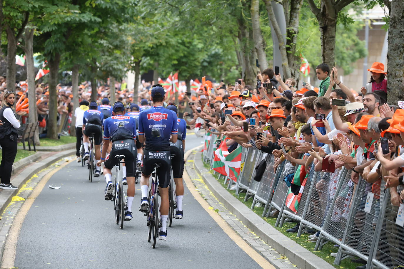 Bilbao descorcha la fiesta del Tour con la presentacion de equipos