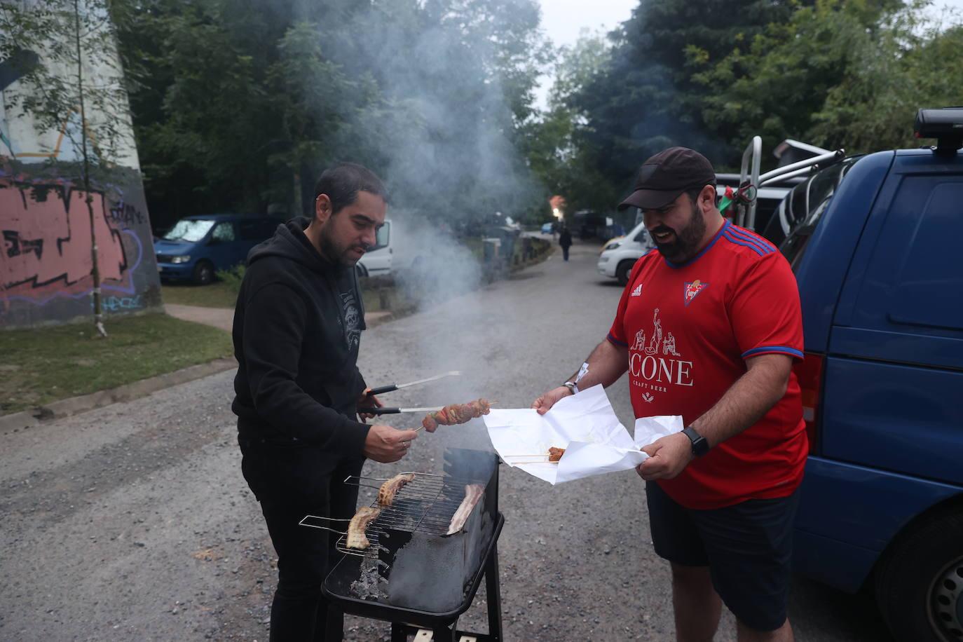 Miles de aficionados animan en El Vivero