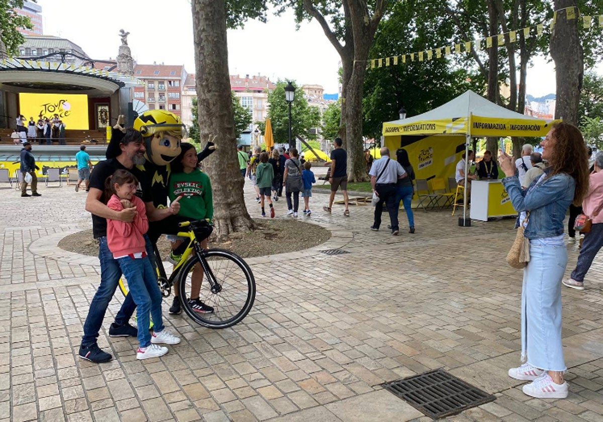 Espectacular ambiente en Bizkaia por la primera etapa del Tour