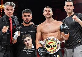 Álex Rodríguez, con el cinturón que lo acredita como campeón del mundo de kickboxing en K1.