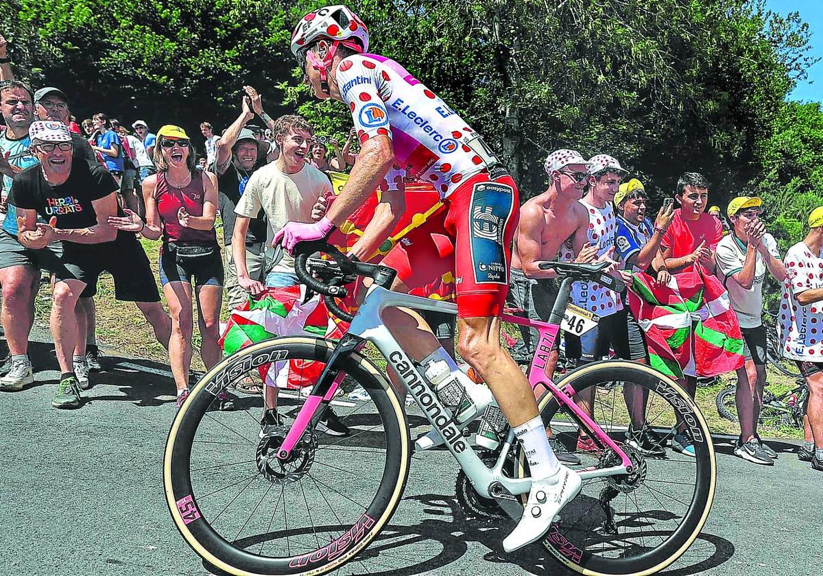 Protagonistas. Powless y Pichon compartieron muchos kilómetros de escapada en la tercera etapa de la ronda gala.