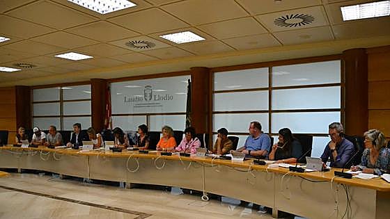 Llodio reduce el sueldo a la alcaldesa y la oposición critica el aumento del gasto