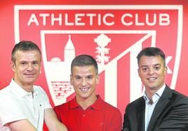 Jon Uriarte, Iñigo Ruiz de Galarreta y Mikel González en la presentación de ayer en San Mamés.