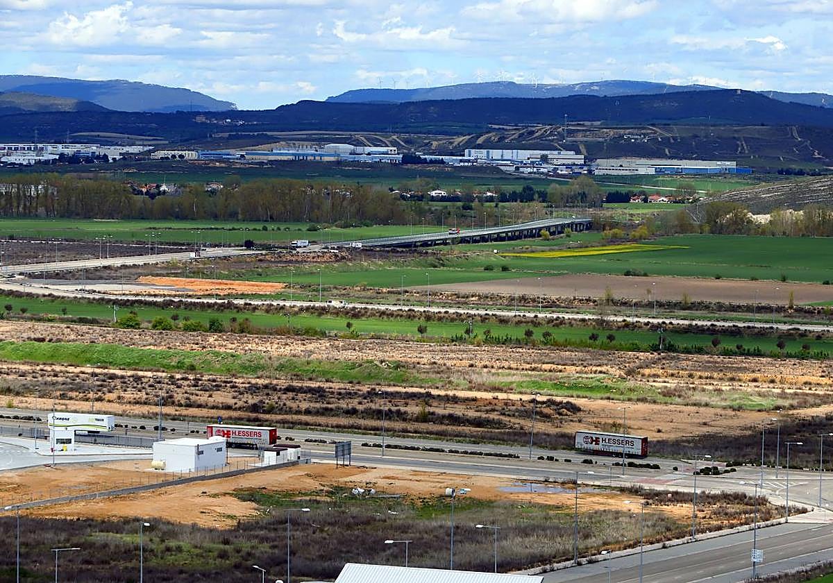 La ciudad cuenta con una enorme extensión de terreno industrial en Ircio.